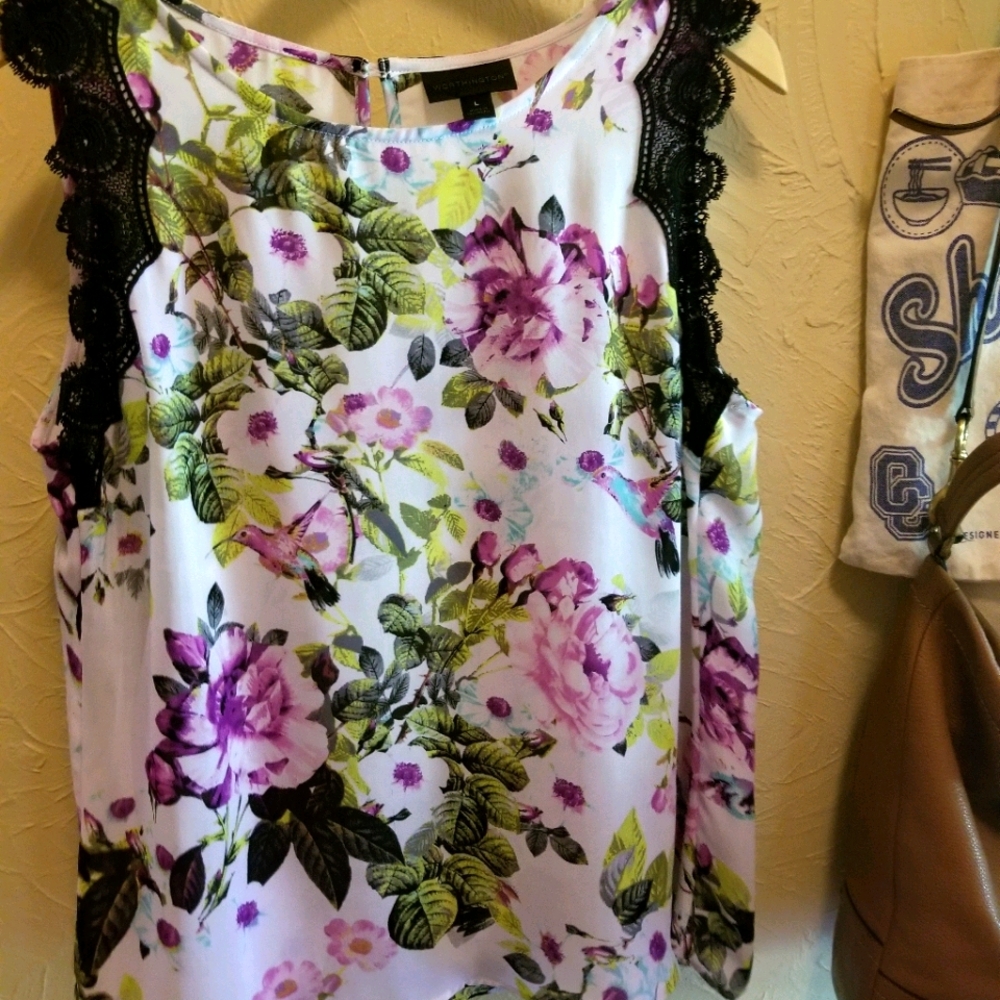 Women's gorgeous tank!💚